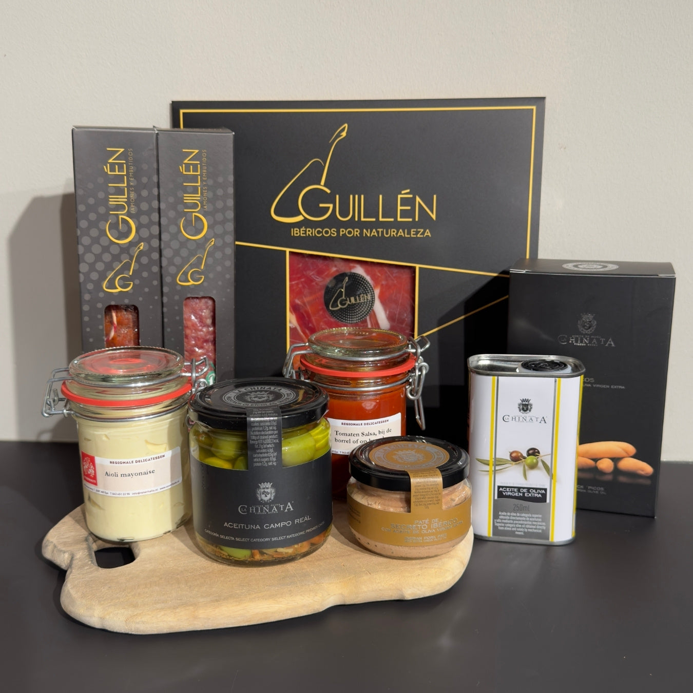 Spaans borrelpakket met handgesneden Jamon Iberico & delicatessen